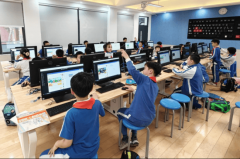 同时为整个行业摸索出一条从尝试室规模化教育